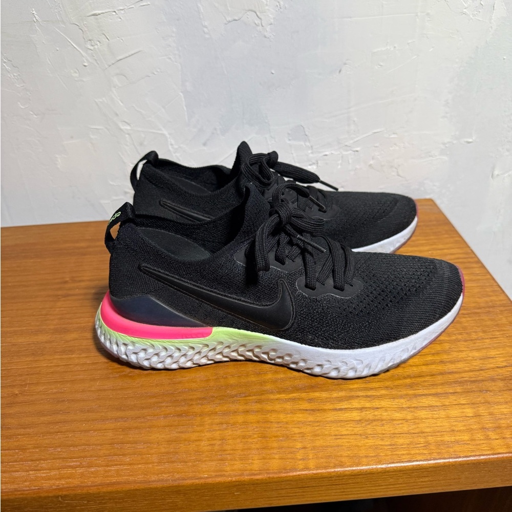 Nike Women's EPIC REACT size 5y 6.5 women Black Running Shoes with Pink Accents